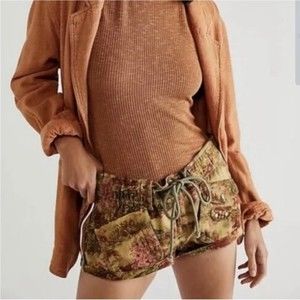 Free People Printed Waimea Slouchy Shorts in Size Medium Color Earth Combo
